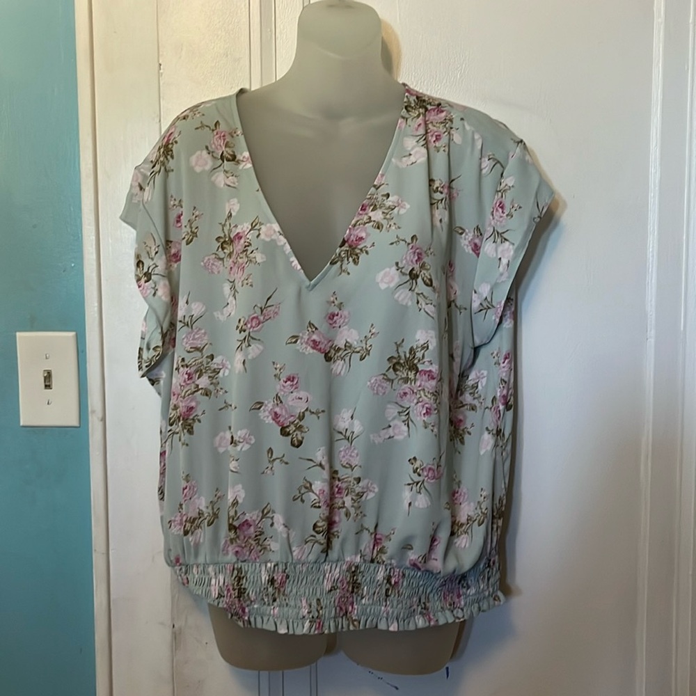 NWT Express Floral Woman’s Top XL